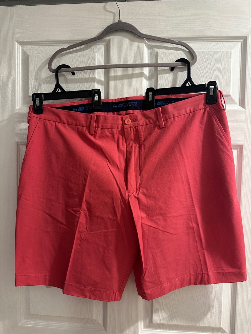 Vineyard Vines Coral Pink Flat Front Performance Shorts (44B)